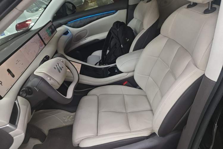 Used IM LS6 2023 Max Standard Edition Left Front Seat