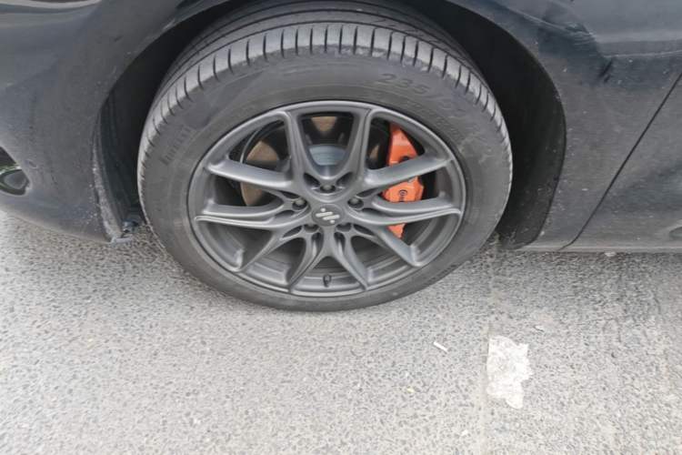 Used IM LS6 2023 Max Standard Edition Left Front Wheel Hub