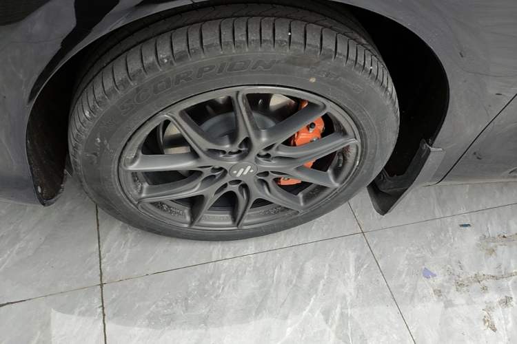 Used IM LS6 2023 Max Standard Edition Left Front Wheel Hub