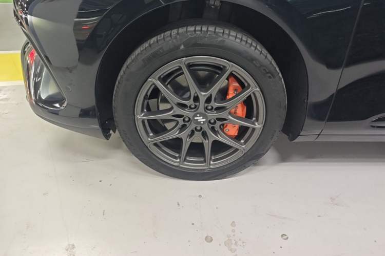 Used IM LS6 2023 Max Standard Edition Left Front Wheel Hub