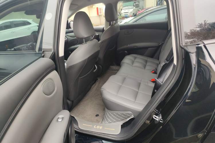 Used IM LS6 2023 Max Long-Range Version Left Rear Seat