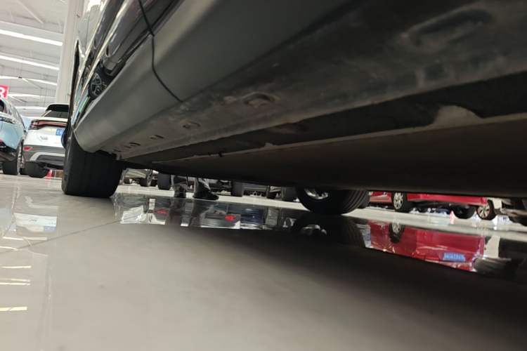 Used IM LS6 2023 Max Enhanced Performance Edition Left Side Sill