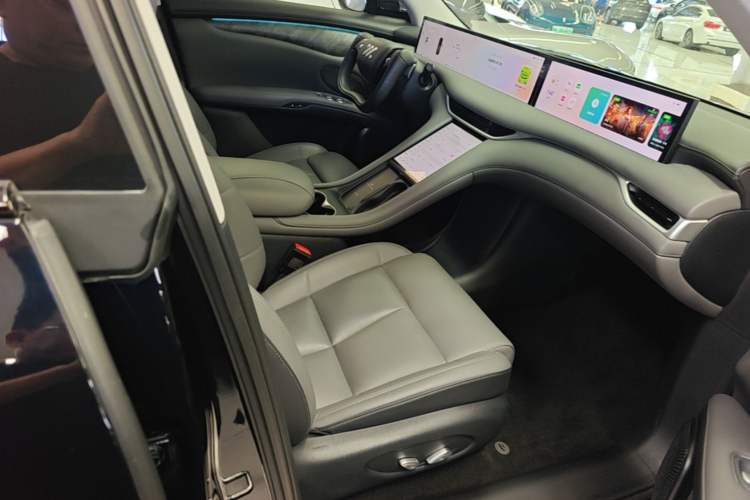 Used IM LS6 2023 Max Enhanced Performance Edition Right Front Seat