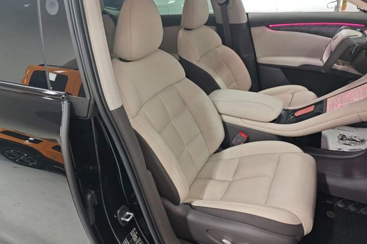 Used IM LS6 2023 Max Standard Edition Right Front Seat