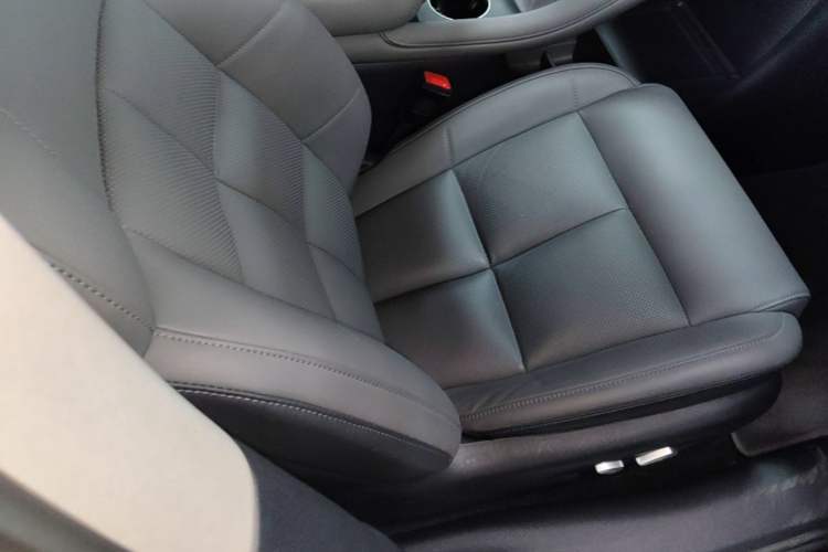 Used IM LS6 2023 Max Standard Edition Right Front Seat