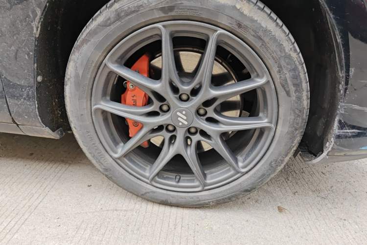 Used IM LS6 2023 Max Standard Edition Right Front Wheel Hub