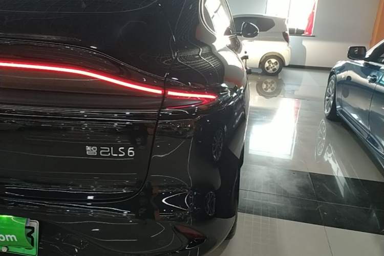 Used IM LS6 2023 Max Enhanced Performance Edition Right Rear Taillight