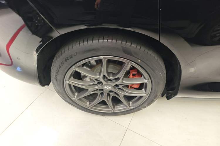 Used IM LS6 2023 Max Enhanced Performance Edition Right Rear Wheel Hub