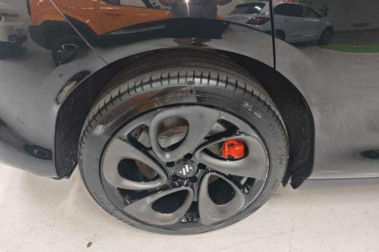 Used IM LS6 2023 Max Standard Edition Right Rear Wheel Hub