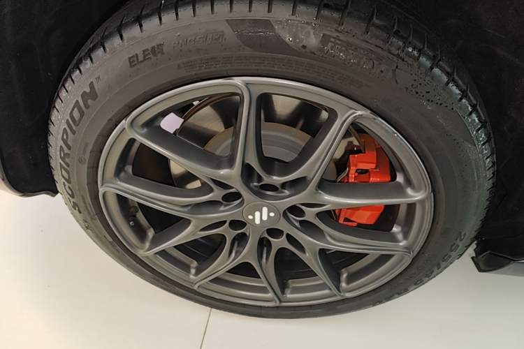 Used IM LS6 2023 Max Standard Edition Right Rear Wheel Hub