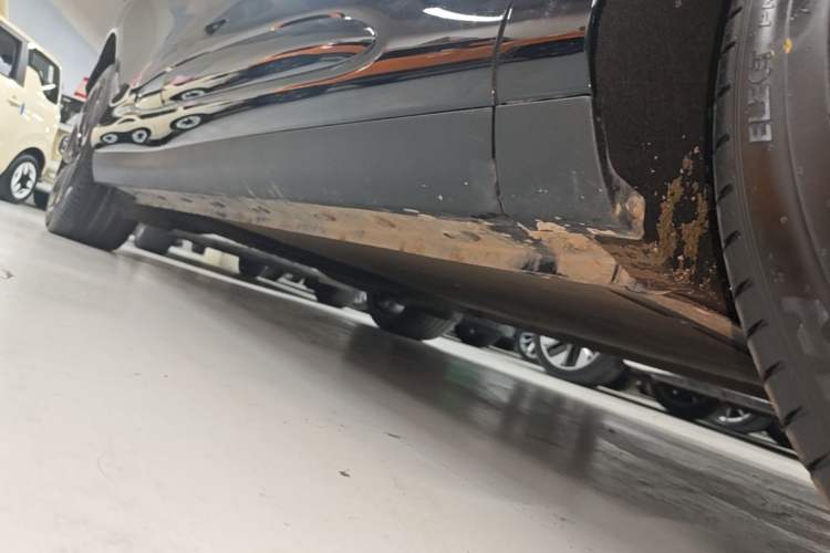 Used IM LS6 2023 Max Standard Edition Right Side Sill