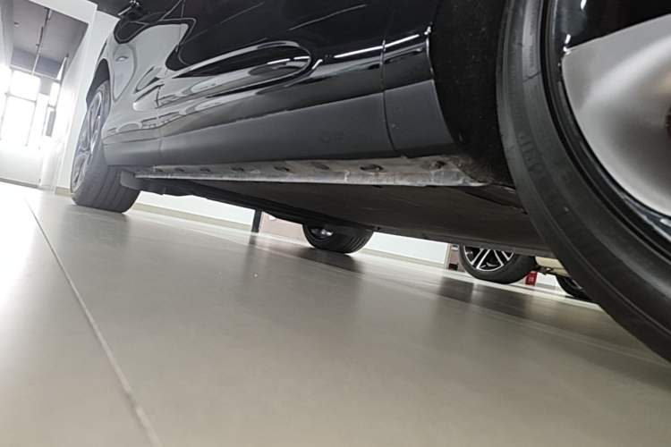Used IM LS6 2023 Max Standard Edition Right Side Sill