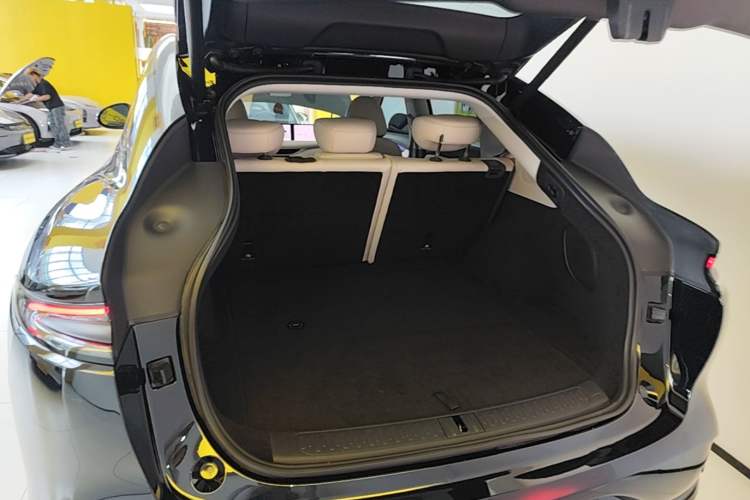 Used IM LS6 2023 Max Standard Edition Trunk