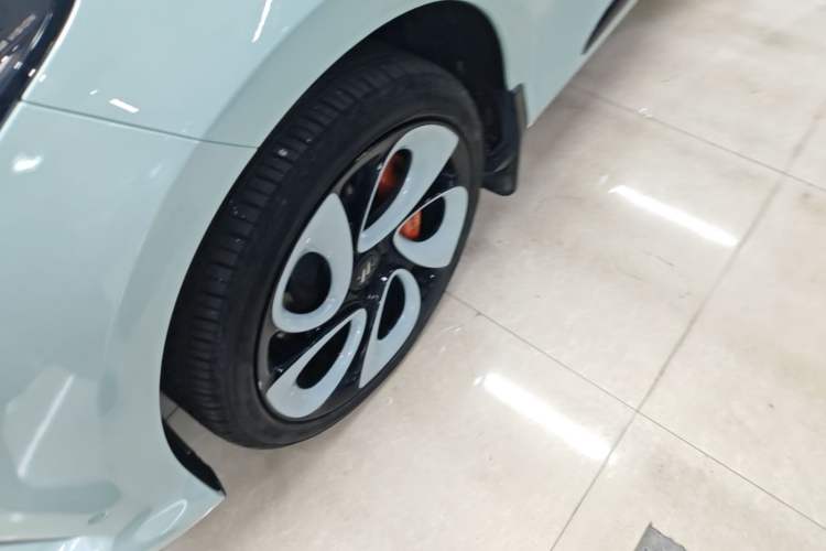 Used IM LS6 2023 Max Enhanced Performance Edition Left Front Wheel Hub