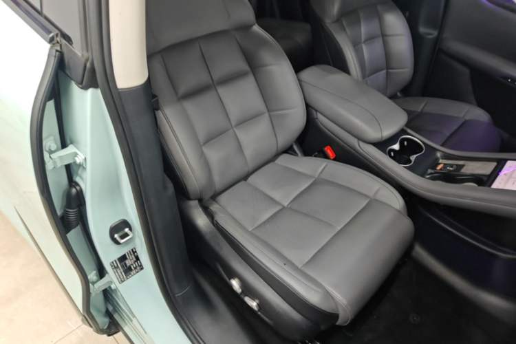 Used IM LS6 2023 Max Enhanced Performance Edition Right Front Seat