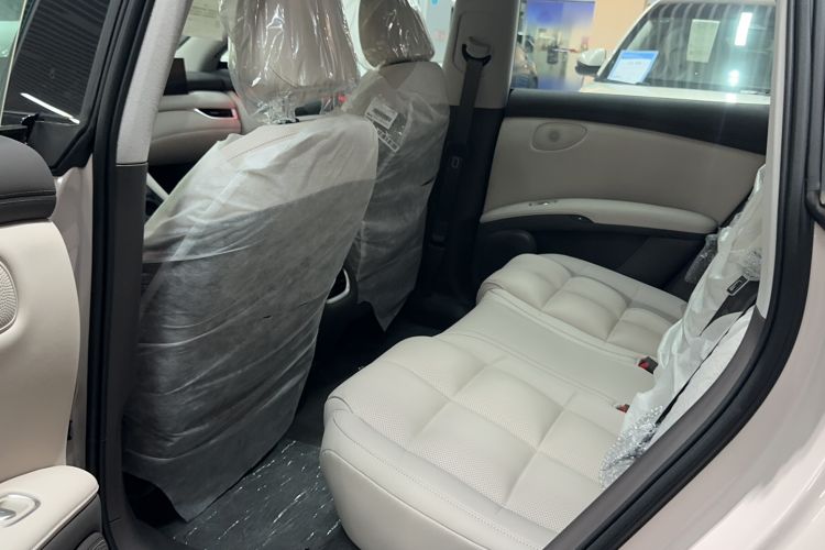 Used IM LS6 2023 Max Enhanced Performance Edition Interior 2