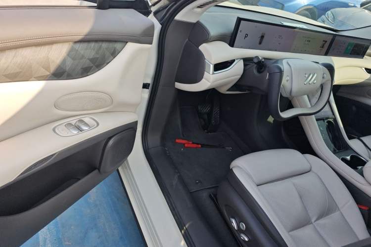 Used IM LS6 2023 Max Long-Range Version Interior 3