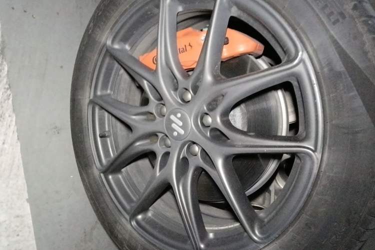 Used IM LS6 2023 Max Standard Edition Right Front Wheel Hub