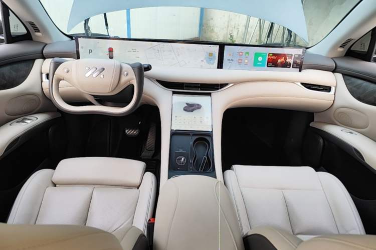 Used IM LS6 2023 Max Long-Range Version Center Console