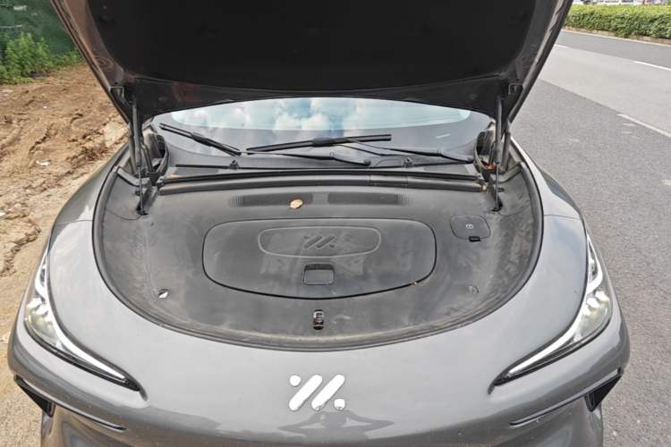 Used IM LS6 2023 Max Extended-Range Version Engine Bay