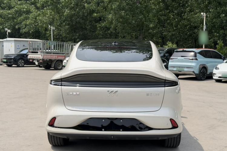 Used IM LS6 2023 Max Standard Edition Exterior 4
