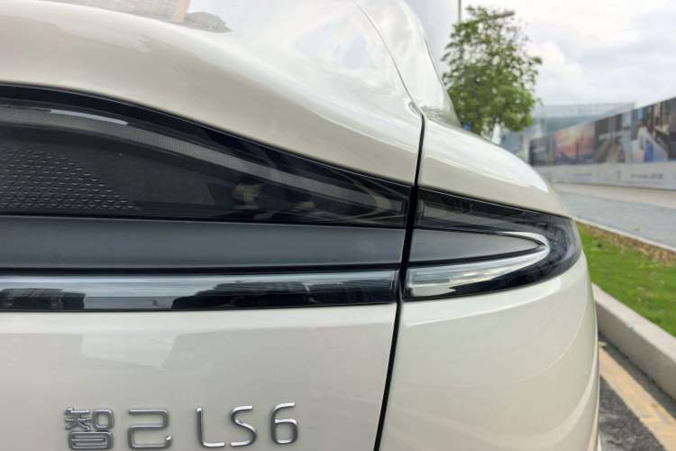 Used IM LS6 2023 Max Standard Edition Exterior 8