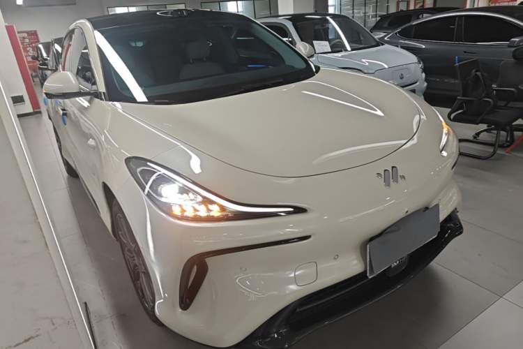 Used IM LS6 2023 Max Standard Edition Front Right 45 Deg