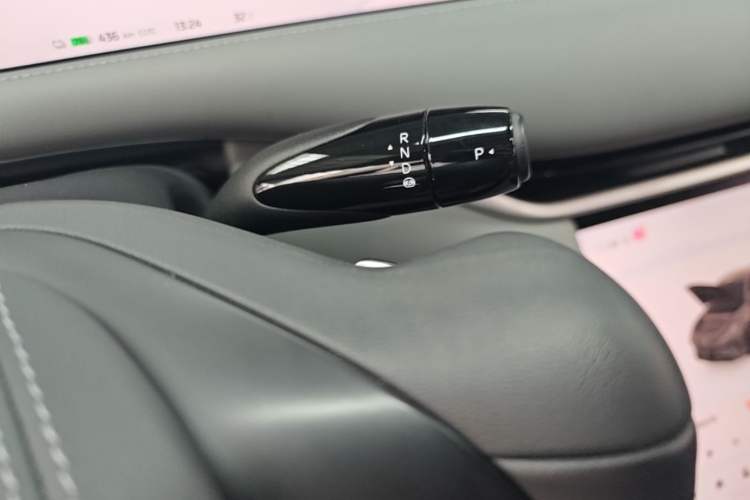 Used IM LS6 2023 Max Standard Edition Gear Lever