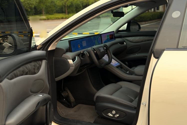 Used IM LS6 2023 Max Standard Edition Interior 1
