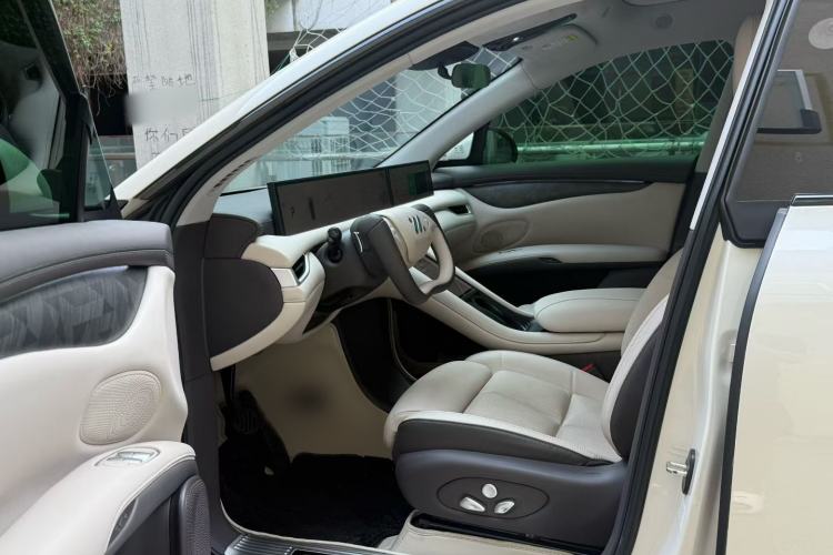 Used IM LS6 2023 Max Standard Edition Interior 1