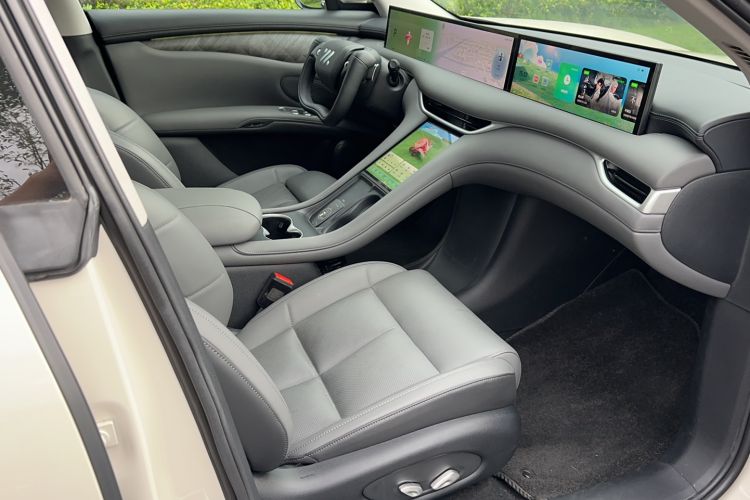 Used IM LS6 2023 Max Long-Range Version Interior 12