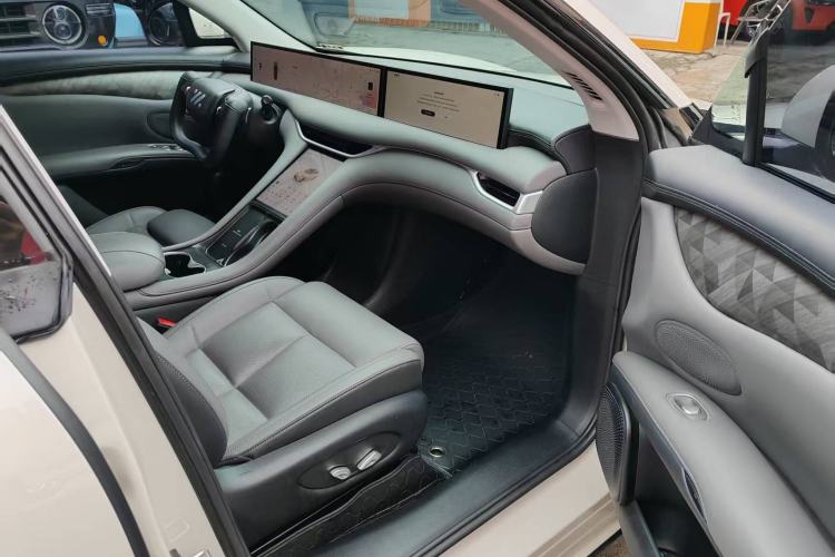 Used IM LS6 2023 Max Long-Range Version Interior 2