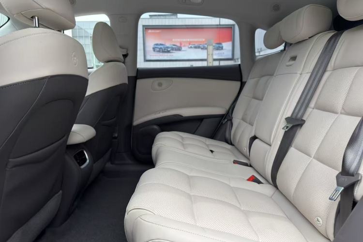 Used IM LS6 2023 Max Standard Edition Interior 2