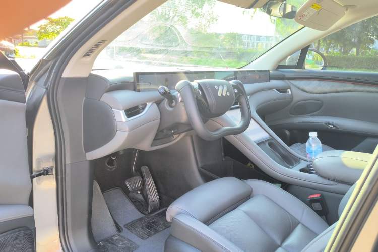 Used IM LS6 2023 Max Standard Edition Interior 2