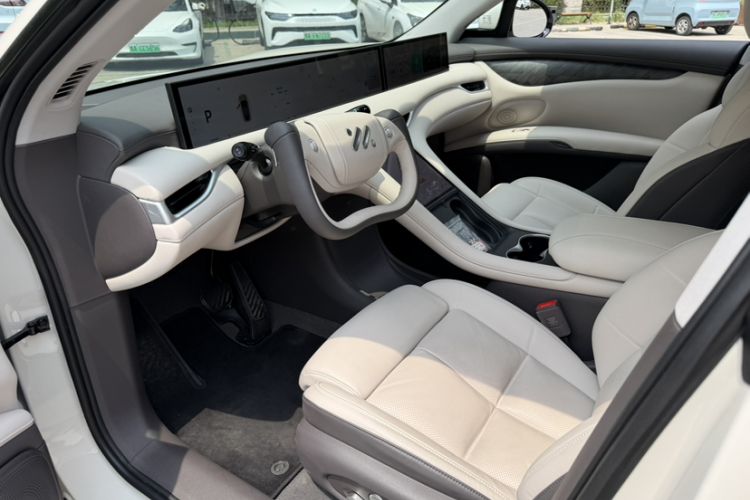 Used IM LS6 2023 Max Standard Edition Interior 3