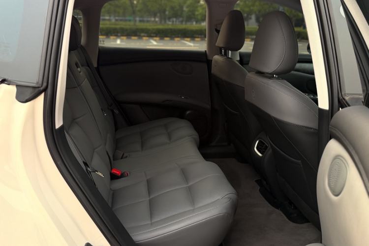 Used IM LS6 2023 Max Standard Edition Interior 3