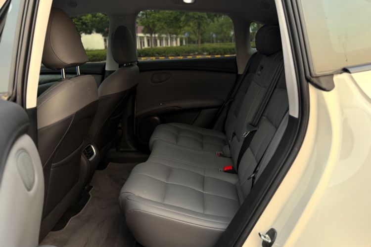 Used IM LS6 2023 Max Standard Edition Interior 4