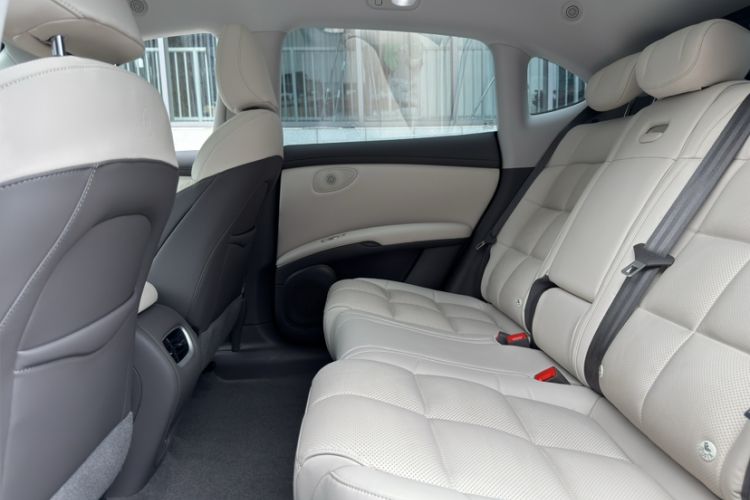 Used IM LS6 2023 Max Standard Edition Interior 4