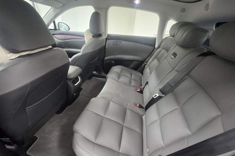 Used IM LS6 2023 Max Standard Edition Interior 4