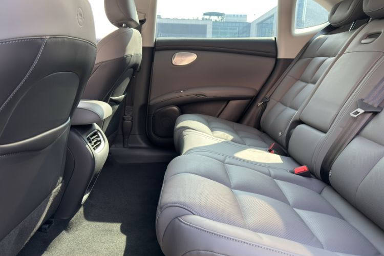 Used IM LS6 2023 Max Standard Edition Interior 5