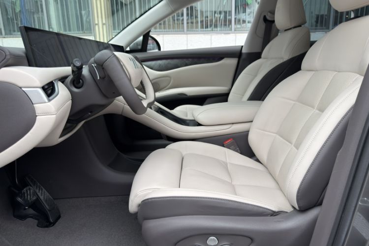 Used IM LS6 2023 Max Standard Edition Interior 6