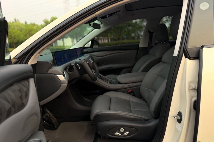 Used IM LS6 2023 Max Standard Edition Interior 6