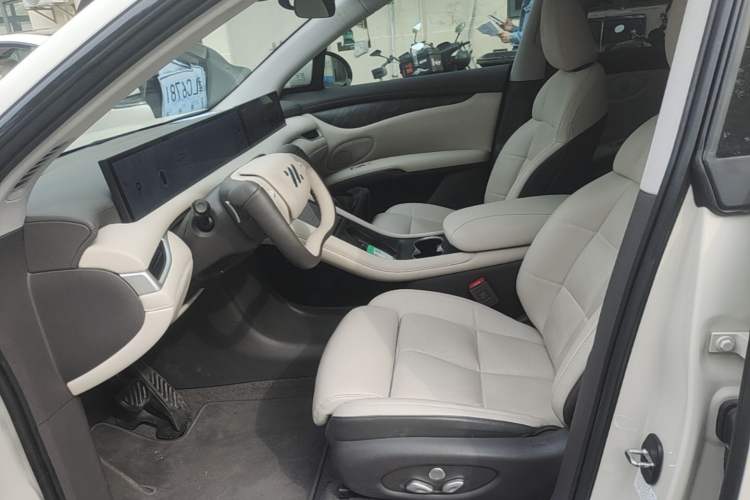 Used IM LS6 2023 Max Long-Range Version Left Front Seat