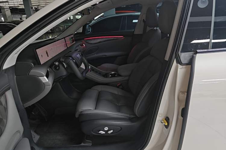 Used IM LS6 2023 Max Enhanced Performance Edition Left Front Seat