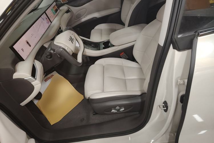 Used IM LS6 2023 Max Long-Range Version Left Front Seat