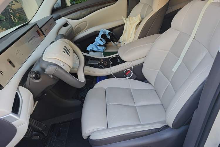 Used IM LS6 2023 Max Standard Edition Left Front Seat