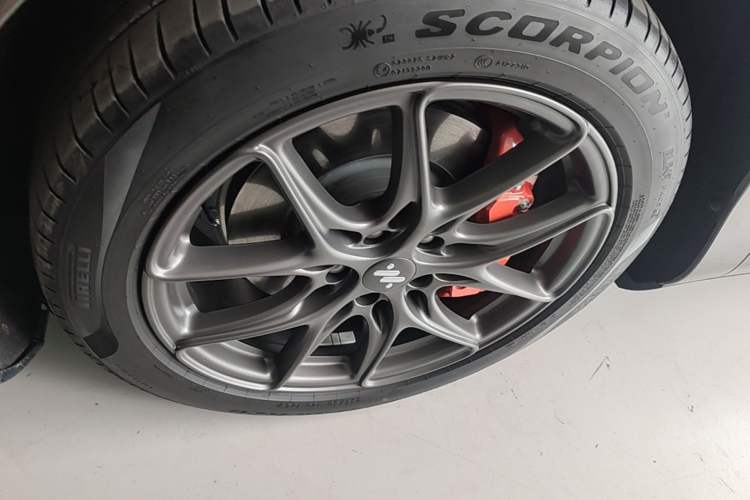 Used IM LS6 2023 Max Standard Edition Left Front Wheel Hub