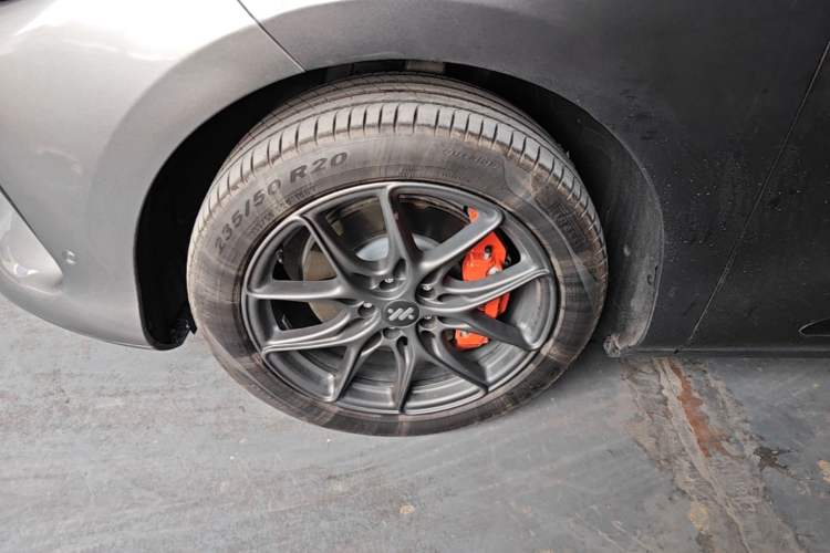 Used IM LS6 2023 Max Standard Edition Left Front Wheel Hub