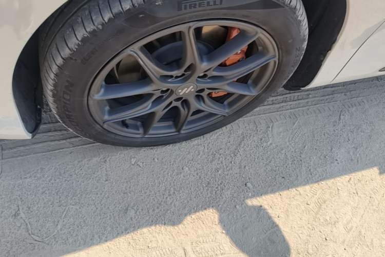 Used IM LS6 2023 Max Standard Edition Left Front Wheel Hub