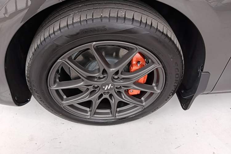 Used IM LS6 2023 Max Standard Edition Left Front Wheel Hub